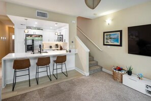 Micro-ondes, four, plaque de cuisson, lave-vaisselle