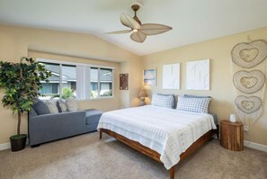 3 bedrooms, iron/ironing board, WiFi, bed sheets - Modern Family Beach Villa near shops and dining (Kapolei)