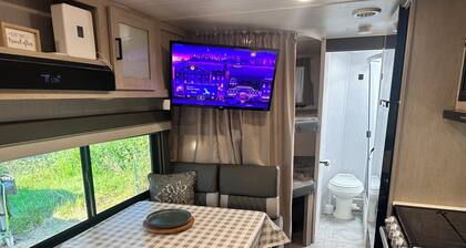 Cozy RV Stay · 21ft Trailer with Wi-Fi & Comfort