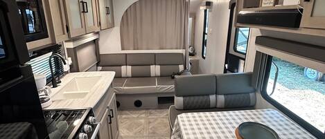 Mikrobølgeovn, ovn og kokeplater