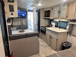 Een magnetron, een oven, een kookplaat