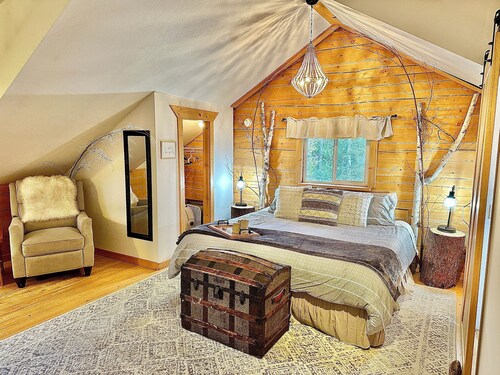 Waterfront Log Cabin on Airstrip with Aurora Views