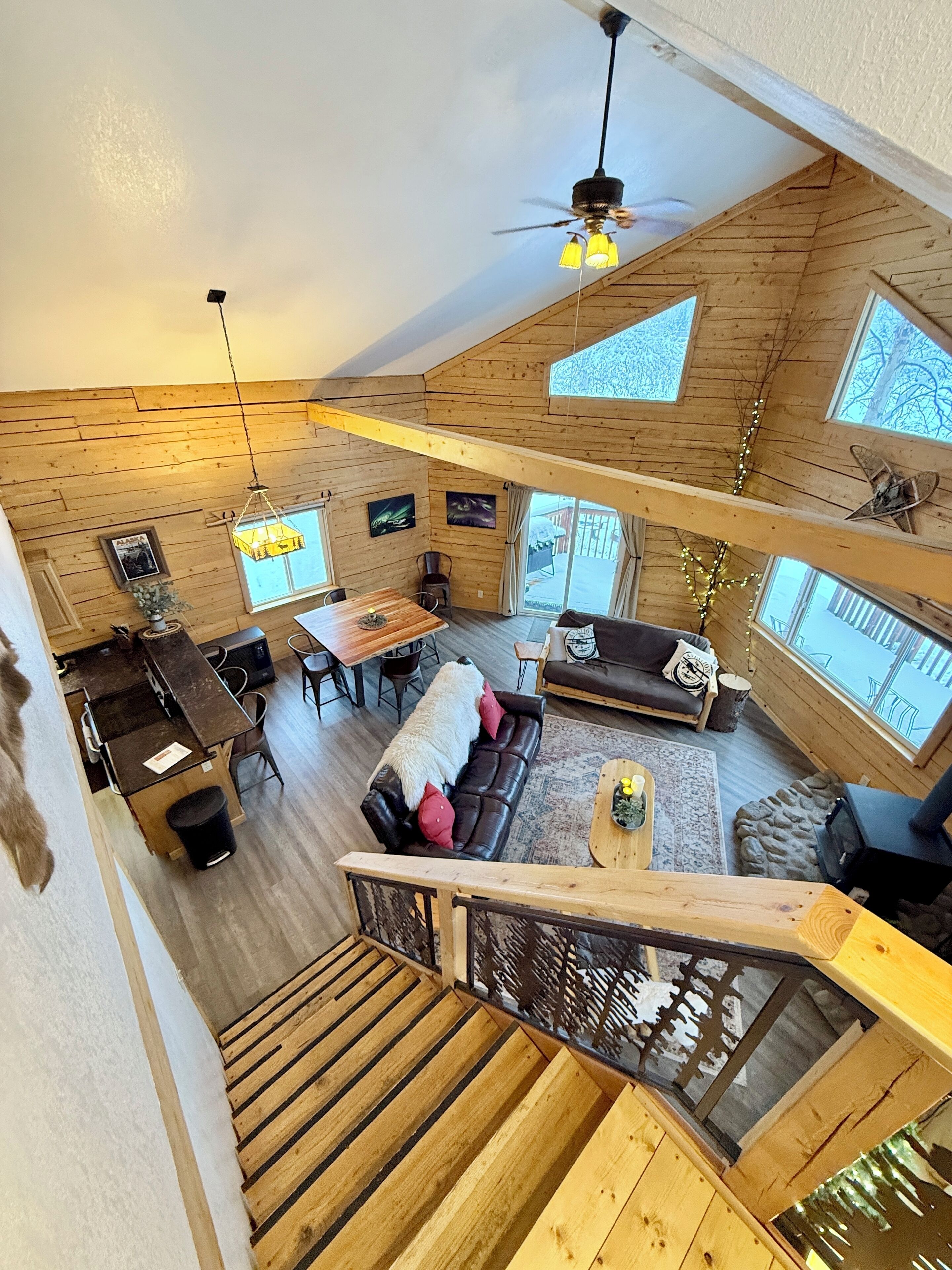 تلفزيون ذكي، مدفأة، كُتُب