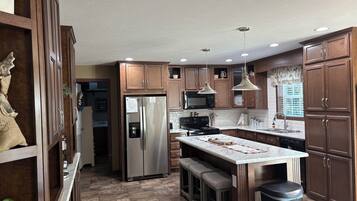 Micro-ondes, four, plaque de cuisson, lave-vaisselle