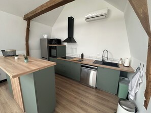 Microwave, oven, stovetop, dishwasher - CHARMING APARTMENT (Seclin)