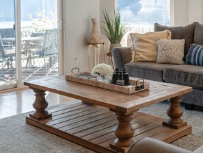 Televisión y chimenea