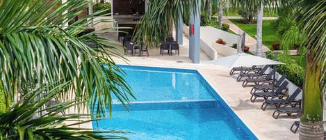 حمّام سباحة خارجي