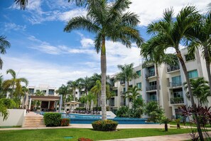 Outdoor pool - Long Island Madison - Modern Retreat (Cancun)