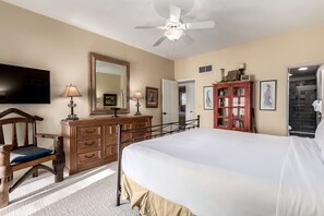 Skrivebord, strygejern/strygebræt, Wi-Fi, sengetøj