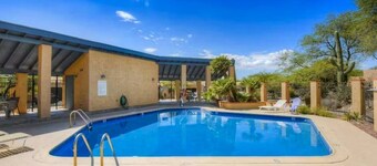 Catalina Foothills Townhome with Mountain Views