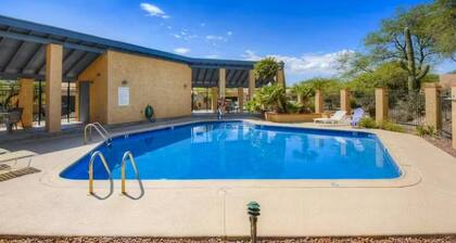 Catalina Foothills Townhome with Mountain Views
