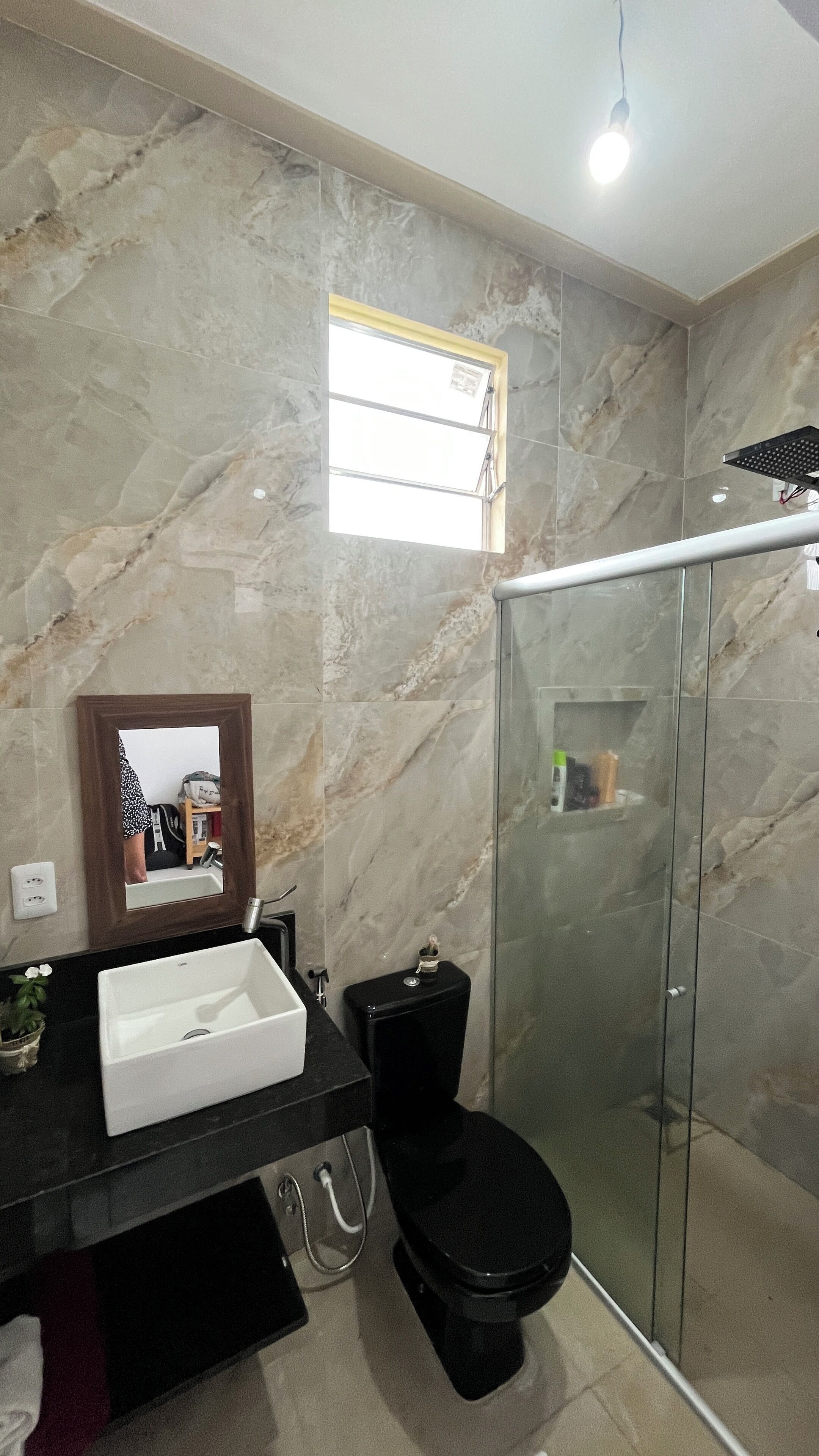 Dusche, Handtücher, Seife, Toilettenpapier