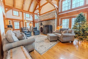 Smart TV, fireplace, table tennis, books - La Casita (Wetmore, Mi)- Waterfront, near Munising, Pictured Rocks (Wetmore)