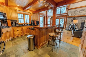 Fridge, microwave, oven, stovetop - La Casita (Wetmore, Mi)- Waterfront, near Munising, Pictured Rocks (Wetmore)