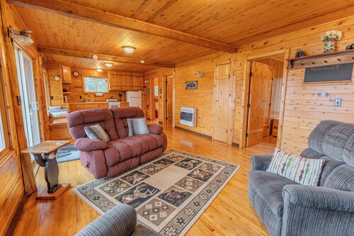 UP Lakeside Cabin - Your Cozy Upper Peninsula Lakeside Getaway!