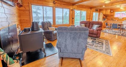 UP Lakeside Cabin - Spring Lakeside Retreat — Calm Waters & Quiet Forest Views
