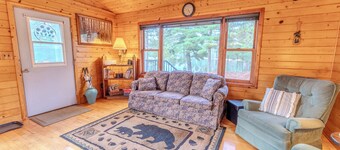 UP Lakeside Lodge- Summer Lakefront Fun – Rowboats, Paddleboats & Swim!