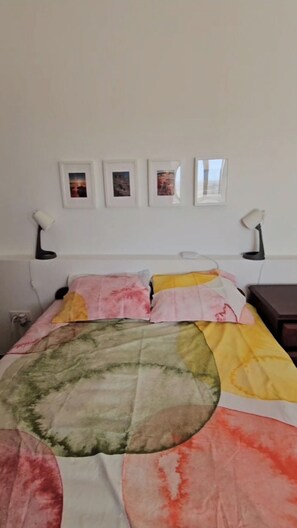 2 bedrooms, iron/ironing board, internet, bed sheets