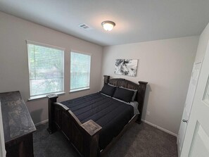 3 chambres, fer et planche à repasser, Wi-Fi, literie fournie