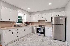 ميكروويف، فرن، موقد طهي مسطح، غسالة أطباق