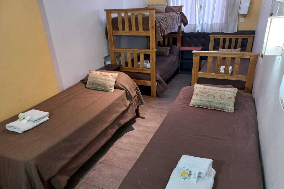 Chambre familiale | Coffre-fort, literie fournie