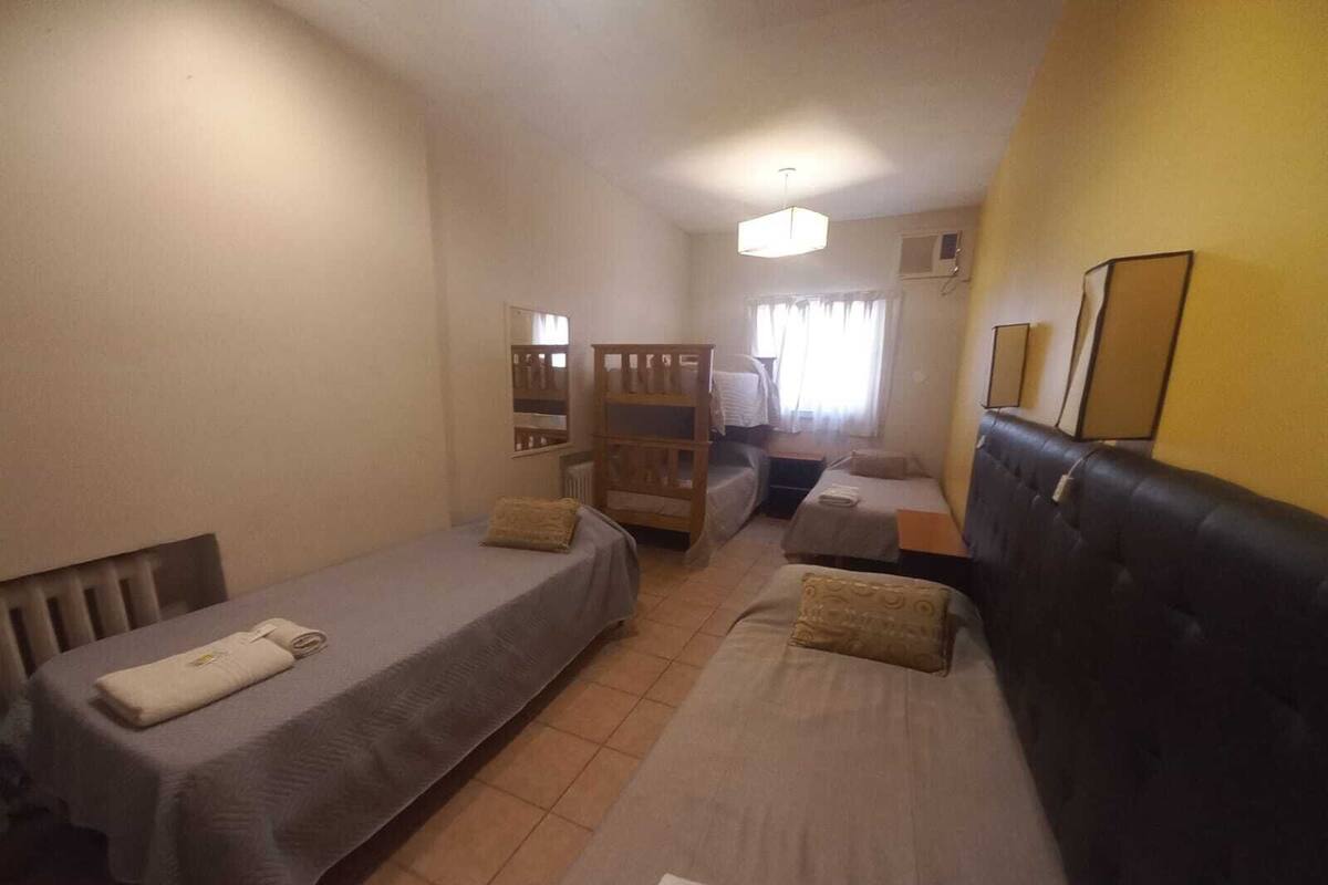 Chambre quadruple Standard | Coffre-fort, literie fournie