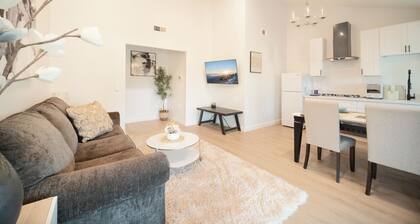 2 TVs Vaulted Ceiling Private Kitchen&Entrance