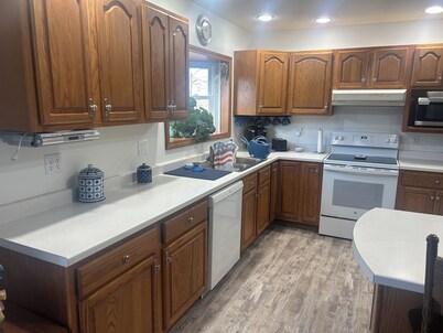 Hubs Hideaway - a warm inviting 3 bedroom, 2 bath home. Recently renovated!