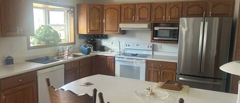 電子レンジ、オーブン、コンロ、食器洗い機