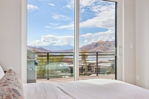 4 عدّة غرف نوم ومكواة/لوح كي وسرير سفر وواي فاي مجانًا