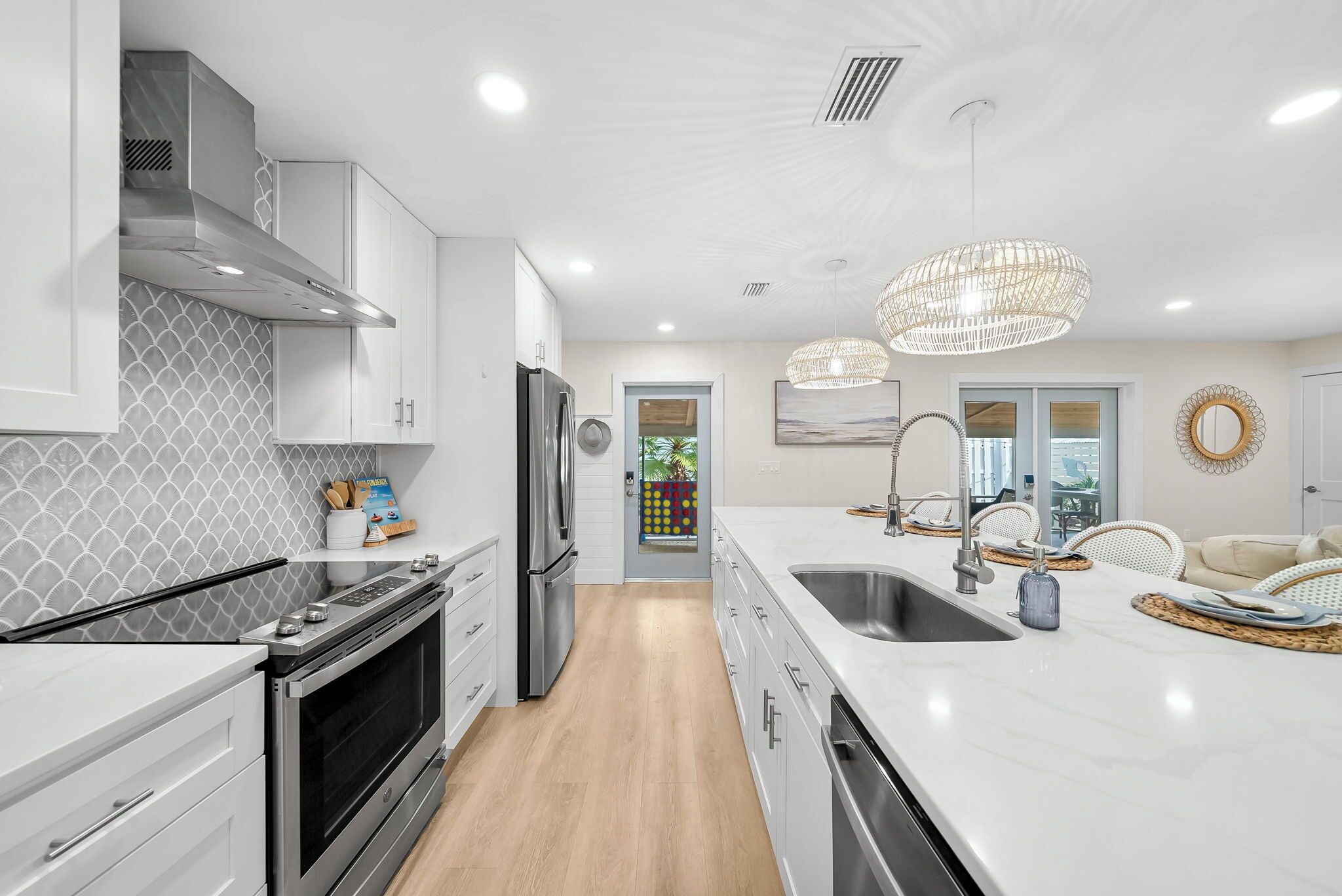 Kylskåp, mikrovågsugn, ugn och spishäll