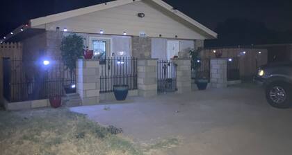 3 Bedroom 1 bath. Sleeps 8. 977./Mon. Welcome Contractors/military/MPEC/MSU.