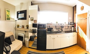 Interior - Cozy Vibe MicroFlat with AC, W/D, FastWiFi in the heart of Fishtown Philadelphia (Philadelphia)