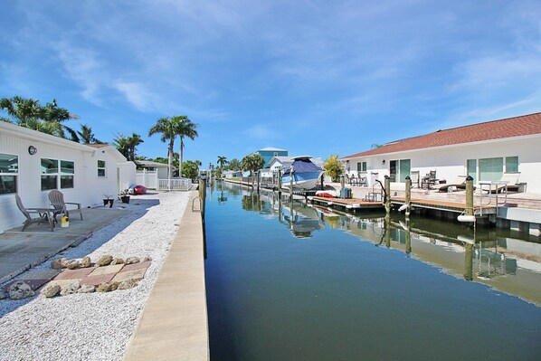 Marina - Canal-Front Longboat Key Getaway - Beach Breeze Bungalow (Longboat Key)