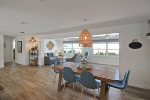 Dining - Canal-Front Longboat Key Getaway - Beach Breeze Bungalow (Longboat Key)