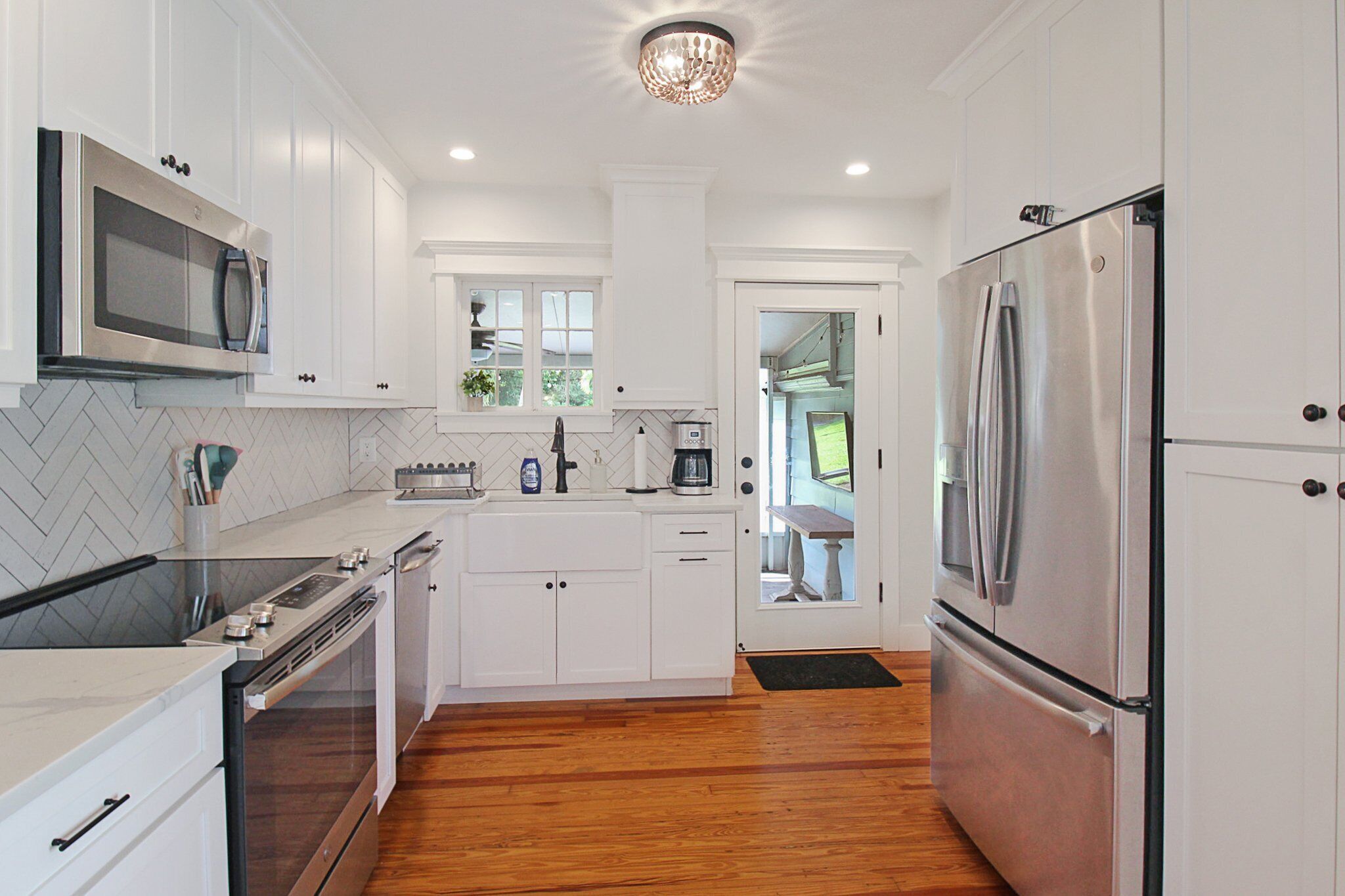 Kühlschrank, Mikrowelle, Ofen, Herdplatte