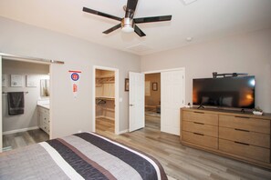 2 bedrooms, desk, free WiFi, bed sheets