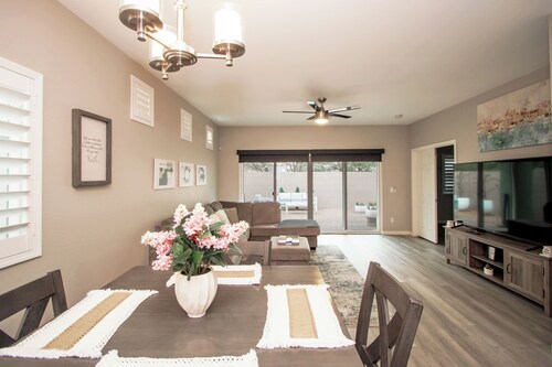 Cozy Phoenix Home w/ Fire Pit & Office & Near Airport & South Mountain Park