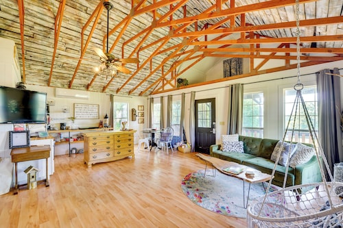 1 Mi to Downtown Eureka Springs: Studio Retreat