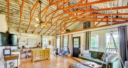 1 Mi to Downtown Eureka Springs: Studio Retreat