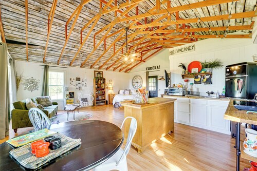 1 Mi to Downtown Eureka Springs: Studio Retreat