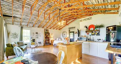 1 Mi to Downtown Eureka Springs: Studio Retreat