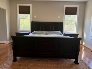 4 bedrooms, desk, free WiFi, bed sheets