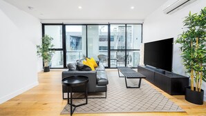 Living area - Luxe Tri-Level Opp Westfield Pool Gym Park for 2 (Doncaster)