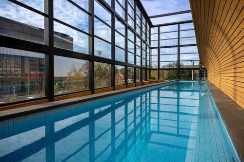 Luxe Tri-Level Opp Westfield Pool Gym Park for 2