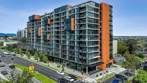 Exterior - Luxe Tri-Level Opp Westfield Pool Gym Park for 2 (Doncaster)