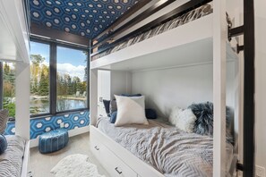 6 Schlafzimmer, Schreibtisch, Bügeleisen/Bügelbrett, kostenloses WLAN