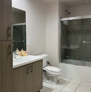 Bathroom - Luxury Meets Comfort: Chic 1-Bedroom in a Prime Glendale Location (Glendale)