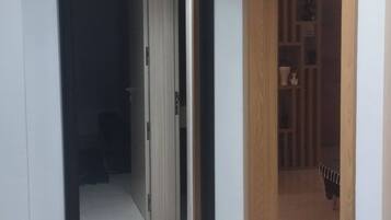 Apartment, 2 Bedrooms, Accessible, Smoking | Interior