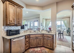 Réfrigérateur, micro-ondes, four, lave-vaisselle